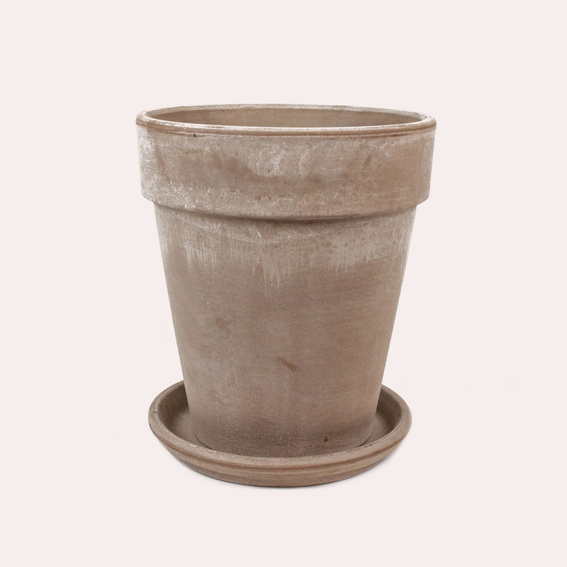 hoog grijs, terracotta pot met schotel