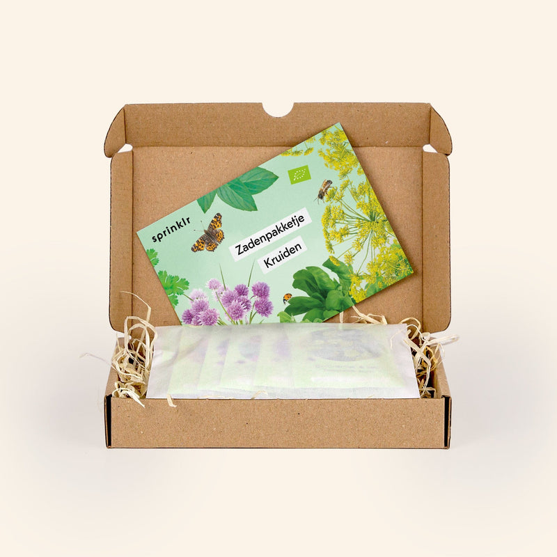 Zadenpakket kruiden met een handgeschreven kaart